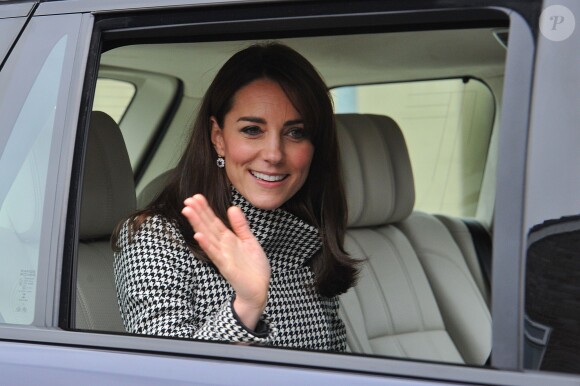 Catherine Kate Middleton, duchesse de Cambridge, quitte un centre de traitement des addictions à Wiltshire le 10 décembre 2015.