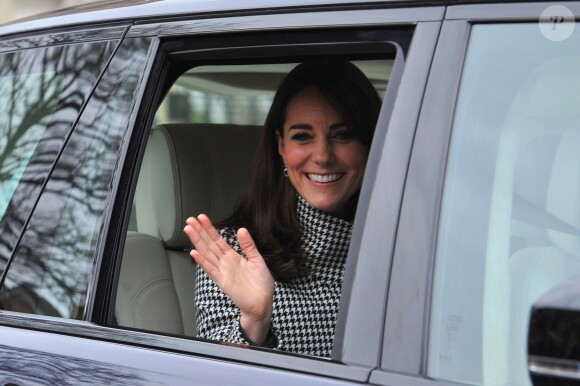 Catherine Kate Middleton, duchesse de Cambridge, quitte un centre de traitement des addictions à Wiltshire le 10 décembre 2015.