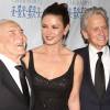 Kirk Douglas, Catherine Zeta-Jones et Michael Douglas lors du gala "Children At Heart" à New York le 21 novembre 2011