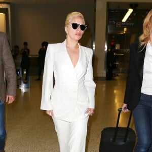 Lady Gaga arrive à l'aéroport de New York. Le 10 décembre 2015