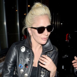 La chanteuse Lady Gaga sort d'un studio à Londres, le 24 novembre 2015. © CPA