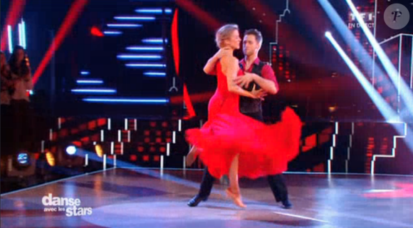 Véronic DiCaire et son partenaire, dans "Danse avec les stars 6" sur TF1, le samedi 12 décembre 2015.