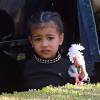 Kourtney Kardashian est allée rendre visite à des amis avec ses enfants Penelope et Mason. Plus tard, Kourtney est allée se promener avec sa fille Penelope et sa nièce North à Beverly Hills, le 13 décembre 2015