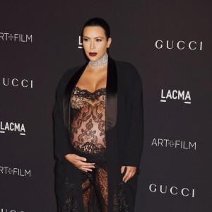 Kim Kardashian, enceinte lors du Gala "The LACMA 2015 Art+Film" en l'honneur de James Turrell et Alejandro Inarritu à Los Angeles, le 7 novembre 2015.