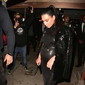 Kim Kardashian (enceinte) - Soirée pour le 20ème anniversaire de Kendall Jenner au Nice Guy nightclub à West Hollywood, le 2 novembre 2015.