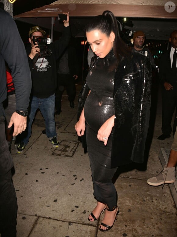 Kim Kardashian (enceinte) - Soirée pour le 20ème anniversaire de Kendall Jenner au Nice Guy nightclub à West Hollywood, le 2 novembre 2015.