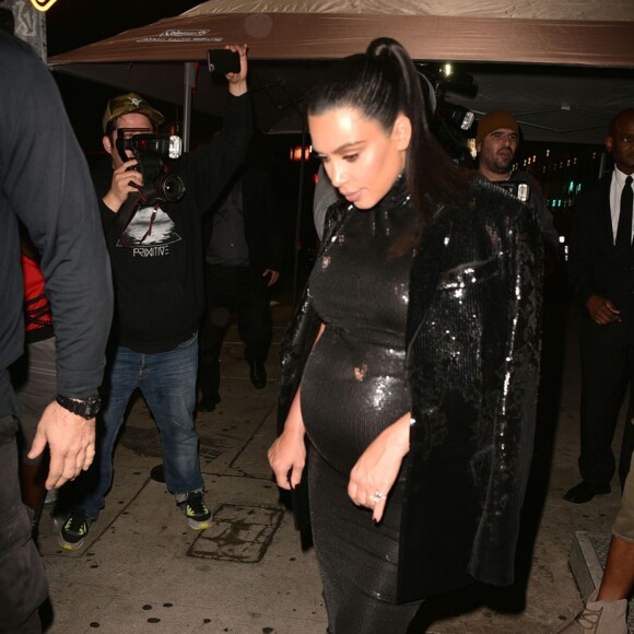 Kim Kardashian (enceinte) - Soirée pour le 20ème anniversaire de Kendall Jenner au Nice Guy nightclub à West Hollywood, le 2 novembre 2015.
