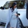 Kim Kardashian enceinte - La famille Kardashian en pleine tournage de leur émission de télé réalité à Woodland Hills, le 30 novembre 2015