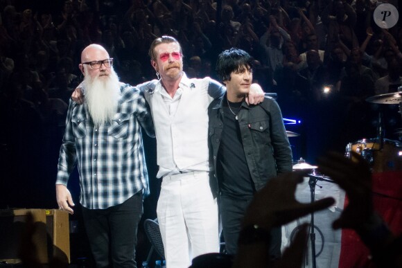 Jesse Hughes et le groupe Eagles of Death Metal invité par U2 à l'AccorHotels Arena à Paris le 7 décembre 2015