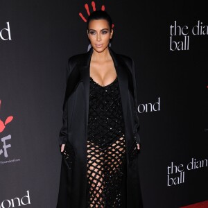 Kim Kardashian - Soirée du premier "Bal de Diamant" à Beverly Hills. Le 11 décembre 2014.