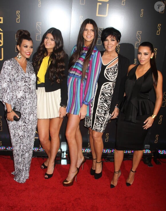 Kourtney Kardashian, Kylie Jenner, Kendall Jenner, Kris Jenner and Kim Kardashian à l'ouverture du restaurant Ryu à New York, le 23 avril 2012