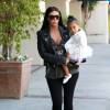 Kim Kardashian et sa fille North West - Kim et Kourtney Kardashian emmènent leurs filles North West et Penelope à la danse le 28 mai 2015.