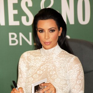 Kim Kardashian dédicace son livre "Selfish" chez Barnes & Noble à New York, le 5 mai 2015.