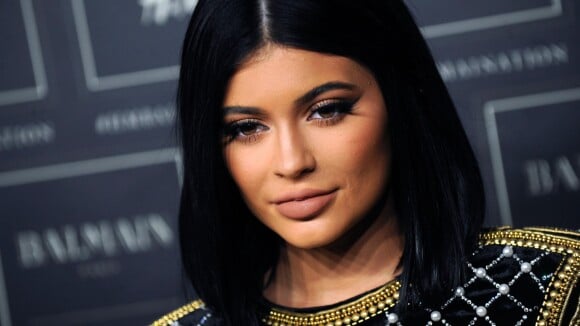 Au cours de l'année 2015, Kylie Jenner ancienne adolescente timide et complexée est devenue la reine des réseaux sociaux. Elle est prête à prendre la relève de sa soeur Kim Kardashian.