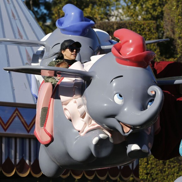 Kourtney Kardashian, ses enfants Mason, Penelope et Reign Disick, Kanye et North West, Kris Jenner et Corey Gamble passent un après-midi à Disneyland. Anaheim, le 14 décembre 2015.