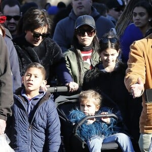 Kourtney Kardashian, Reign Disick, Penelope Disick, Kris Jenner - La famille Kardashian passe la journée à Disneyland à Anaheim, le 14 décembre 2015