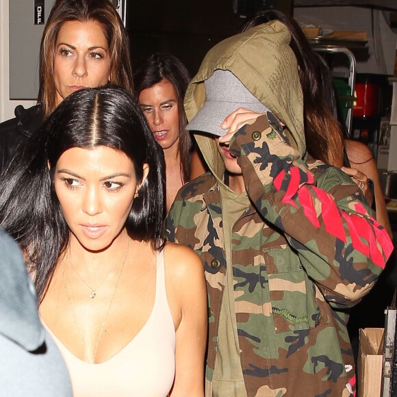 Kourtney Kardashian et Justin Bieber à la sortie de The Nice Guy à Los Angeles, le 9 octobre 2015