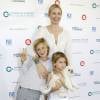L'actrice Kelly Rutherford, son fils Hermes et sa fille Helena, à Water Mill, le 25 juillet 2015 
