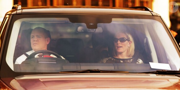 Mike Tindall et Zara Phillips arrivant avec leur fille Mia pour le déjeuner de Noël de la reine Elizabeth II à Buckingham Palace le 16 décembre 2015.