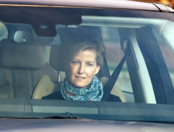 La comtesse Sophie de Wessex arrivant à Buckingham Palace pour le déjeuner de Noël de la reine Elizabeth II le 16 décembre 2015.