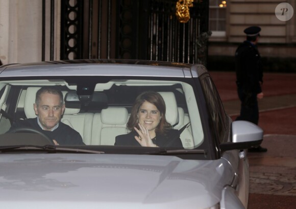 La princesse Eugenie d'York quittant Buckingham Palace après le repas de Noël familial organisé par la reine Elizabeth II, le 16 décembre 2015 à Londres.
