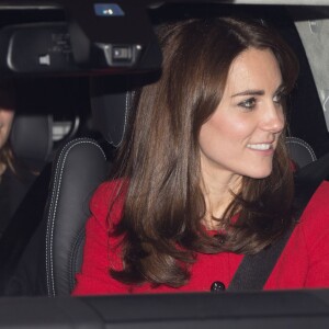 Kate Middleton quittant Buckingham Palace après le repas de Noël familial organisé par la reine Elizabeth II, le 16 décembre 2015 à Londres.