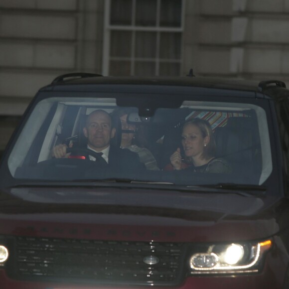 Mike Tindall et Zara Phillips quittant Buckingham Palace après le repas de Noël familial organisé par la reine Elizabeth II, le 16 décembre 2015 à Londres.