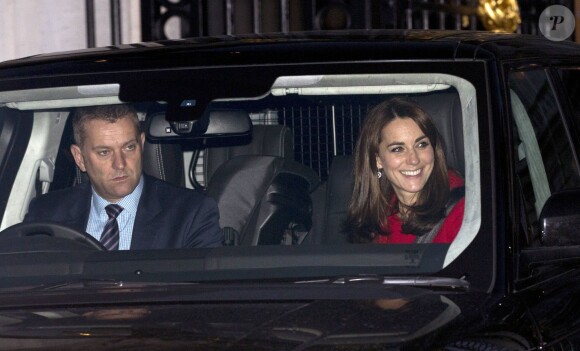 Kate Middleton, le prince Harry et le prince George participaient au déjeuner de Noël à Buckingham Palace à Londres, le 16 décembre 2015.