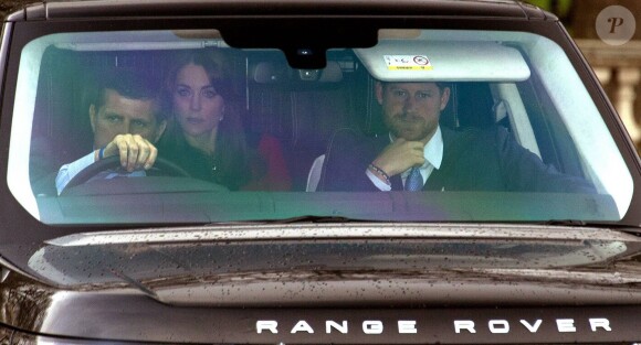 Kate Middleton, le prince Harry et le prince George participaient au déjeuner de Noël à Buckingham Palace à Londres, le 16 décembre 2015.