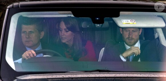 Kate Middleton, le prince Harry et le prince George participaient au déjeuner de Noël à Buckingham Palace à Londres, le 16 décembre 2015.