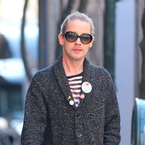 Exclusif - Macaulay Culkin se promène à New York le 8 mars 2015.