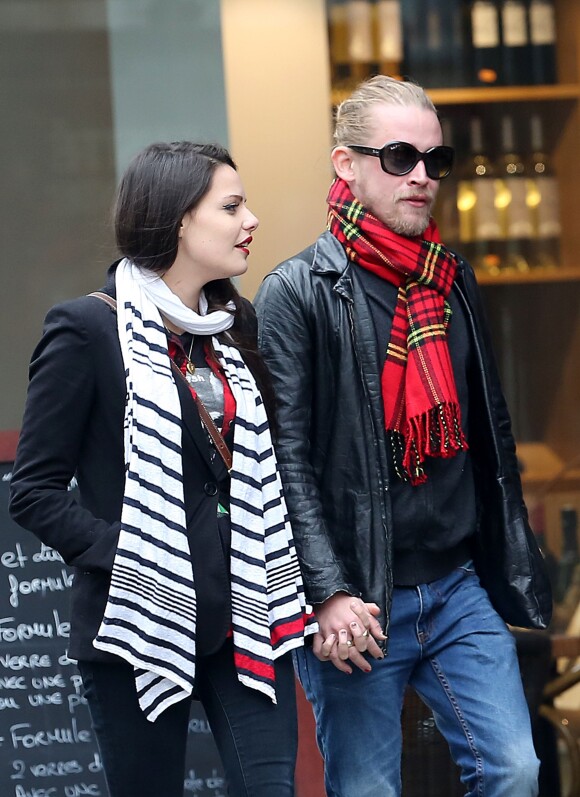 Exclusif - Macaulay Culkin avec sa compagne Jordan Lane Price à Paris le 28 novembre 2013.