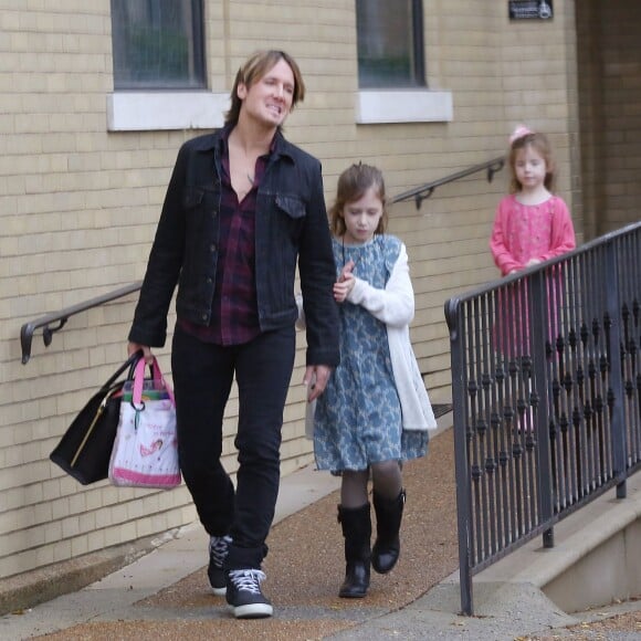 Exclusif - Keith Urban, sa femme Nicole Kidman et leurs filles Sunday et Faith quittent une église de Nashville le 29 novembre 2015.