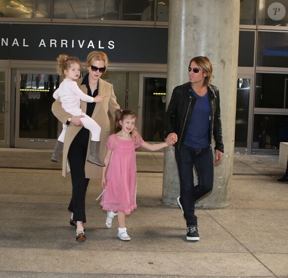 Nicole Kidman, son mari Keith Urban et leurs filles Sunday Rose et Faith arrivent à Los Angeles le 23 septembre 2014.