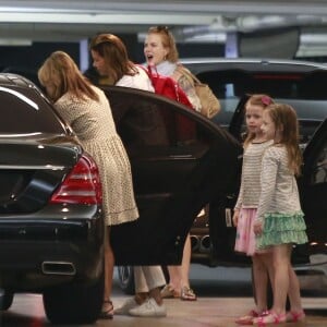 Exclusif - Nicole Kidman, son mari Keith Urban et leurs enfants Faith et Sunday Rose vont déjeuner au restaurant à Beverly Hills, le 15 février 2015.