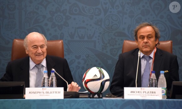 Sepp Blatter et Michel Platini lors du tirage au sort des éliminatoires de la Coupe du monde 2018 à Saint-Pétersbourg le 25 juillet 2015