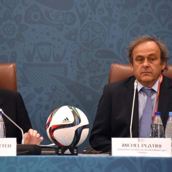 Sepp Blatter et Michel Platini lors du tirage au sort des éliminatoires de la Coupe du monde 2018 à Saint-Pétersbourg le 25 juillet 2015