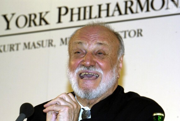 Kurt Masur lors d'une conférence de presse à Cologne, le 8 juin 2000 à l'occasion d'une tournée du Philarmonique de New York