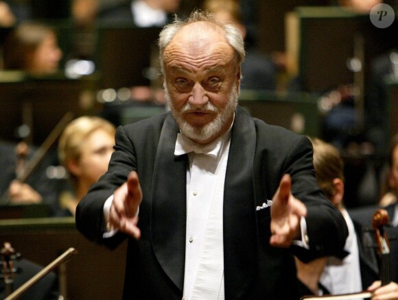(dpa) - German conductor Kurt Masur au Gewandhaus Concert Hall de Leipzig, le 1er septembre 2003