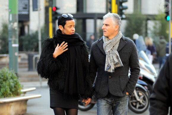 Exclusif - Nadège Dubospertus, ancien mannequin, se promène avec son mari Arturo Cazzaniga dans les rues de Milan, le 13 décembre 2015. Elle présentait il y a longtemps une émission avec J.L. Delarue.