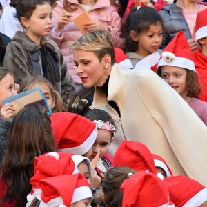 Le prince Albert II de Monaco et la princesse Charlene, avec Louis Ducruet et Camille Gottlieb, ont distribué les cadeaux de noël aux enfants monégasques au palais princier le 16 décembre 2015. © Bruno Bébert / Bestimage