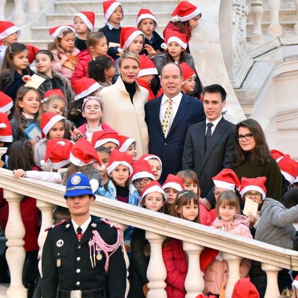 Le prince Albert II de Monaco et la princesse Charlene, avec Louis Ducruet et Camille Gottlieb, ont distribué les cadeaux de noël aux enfants monégasques au palais princier le 16 décembre 2015. © Bruno Bébert / Bestimage