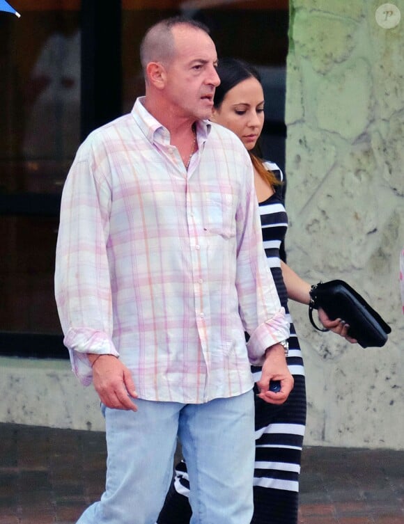 Exclusif - Michael Lohan, le père de Lindsay Lohan va déjeuner avec des amies à Delray Beach, le 16 juillet 2014. La petite-amie de Michael, Kate Major est enceinte et en prison suite à son arrestation pour conduite en état d'ivresse!
