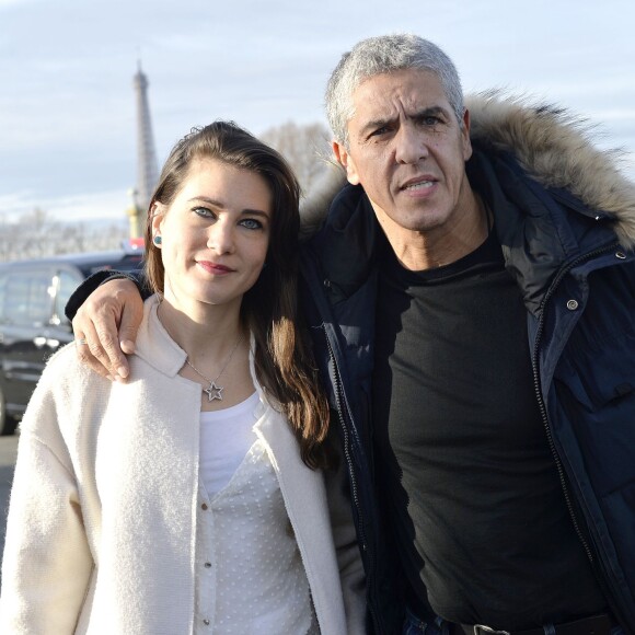 Samy Naceri présente sa nouvelle compagne Marie - Le Secours populaire, Marcel Campion et le Monde Festif invitent 1000 enfants d'Ile de France à la Grande roue place de la Concorde à Paris le 22 décembre 2015 pour une après-midi festive avec remise de cade