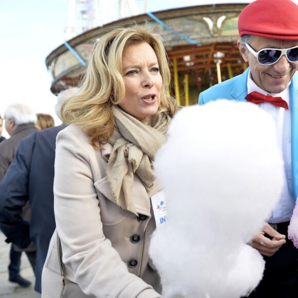 Valérie Trierweiler - Le Secours populaire, Marcel Campion et le Monde Festif invitent 1000 enfants d'Ile de France à la Grande roue place de la Concorde à Paris le 22 décembre 2015 pour une après-midi festive avec remise de cadeaux.