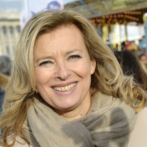 Valérie Trierweiler - Le Secours populaire, Marcel Campion et le Monde Festif invitent 1000 enfants d'Ile de France à la Grande roue place de la Concorde à Paris le 22 décembre 2015 pour une après-midi festive avec remise de cadeaux.