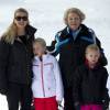 La princesse Mabel avec ses fille Luana et Zaria, la princesse Beatrix - La famille royale des Pays-Bas pose à Lech en Suisse le 17 févier 2014.17/02/2014 - Lech