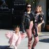 Kourtney Kardashian, sa fille Penelope Disick et sa nièce North West à Tarzana, le 16 décembre 2015.