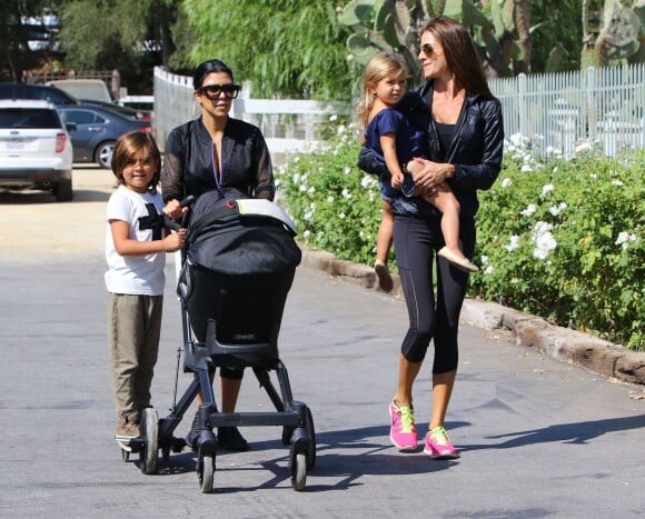 Kourtney Kardashian emmène ses enfants Mason et Penelope au Farmers Market à Calabasas, le 6 septembre 2015.