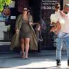 Kim Kardashian enceinte et son mari Kanye West vont chercher leur fille North à son cours de danse à Tarzana, le 7 octobre 2015.